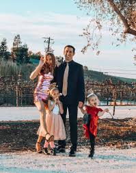 2019 Goals For A Happier Self Our New Year S Photoshoot Ali Ish New Year Photoshoot New Year Photos Family Photoshoot