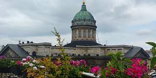 Petersburg transit system provides bus service through the neighborhood, and the busy urban nightlife of downtown is just minutes away. Styles Of Architecture In Russia Guide For You Tours
