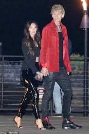 Updates + daily content of @meganfox , fan account. Megan Fox Und Machine Gun Kelly Geniessen Sie Einen Weiteren Heissen Tag Als Schauspielerin Schlupft In Hautengem Pvc Hose Aktuelle Boulevard Nachrichten Und Fotogalerien Zu Stars Sternchen
