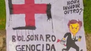 > tire uma foto com um cartaz escrito #forabolsonaro com uma chamada de luta (ex.: Manifestantes Sao Detidos Com Cartazes Bolsonaro Genocida Em Frente Ao Planalto Istoe Independente