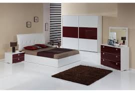 Günün başlayacağı ve biteceği yer size dönük bir şekilde tasarlanmış olmalı. Bordo Milano Yatak Odasi Dekorstore