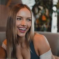 Jasmine Stapleton's Instagram, Twitter & Facebook