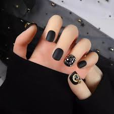 Diseño con imágenes de uñas acrílicas negras mate, negras con rojo y negras con dorado. 24 Unids Set Arte De Unas Artificiales Unas Con Diamantes De Imitacion Disenos Negro Mate Consejos De La Cubierta Completa Unas Postizas Consejos Con Pegamento Unas Postizas Aliexpress