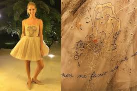 Chiara ferragni ha sfoggiato un secondo vestito, sempre dior. Chiara Ferragni Il Terzo Abito Da Sposa E I Simboli Nascosti Del Vestito Per Le Nozze