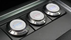 Setelah cermin keretanya dipecahkan, mangsa bertindak dengan terus memandu kenderaannya ke balai polis. Lelaki Ini Menbuat Hon Kereta Yang Terbaik Gohed Gostan