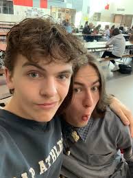 hiii I am cooper, I'm a student at the university of Utah and I am looking  for one more cool roomate for a lovely apartment in the avenues :3 Let me  know