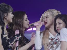 بينما يكتسب حلفاء لم يتوقعه أبدًا ، هناك أيضًا قوى سرية مصممة على مساعدته والتلاعب به من. Ø§Ø¹Ø¶Ø§Ø¡ ÙØ±Ù‚Ø© Ø¨Ù„Ø§ÙƒØ¨ÙŠÙ†Ùƒ Ù…ØªØ²ÙˆØ¬Ø§Øª Ø§Ù… Ø¹Ø§Ø²Ø¨Ø§Øª Ù‡Ù„ ÙŠÙˆØ§Ø¹Ø¯Ù† Ø§Ø´Ø®Ø§Øµ ÙÙŠ Ø§Ù„Ø­Ø¨ Ø§Ù„Ù…Ø±ØªØ¨Ø© Ù†ÙŠÙˆØ²