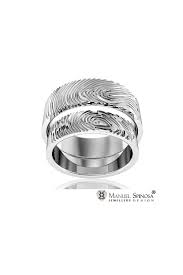 Y si aún no habéis elegido las alianzas sobre las que grabaréis vuestras huellas, te dejamos con nuestra mejor selección. Alianzas De Boda En Oro Blanco Con La Huella Dactilar
