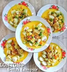 Rice is rolled inside a banana leaf and boiled, then cut into small cakes as a staple food replacement of steamed rice. Lontong Gulai Campur By Chun Efri Resep Master Chef Facebook