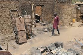 Alasan yang kontra terhadap fatwa mpu ini, menyatakan bahwa keputusan mpu itu tidak tepat sasaran. Boko Haram Kidnapped 100 Set Villagers On Fire While They Slept