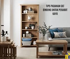Hiasan dinding dari kayu tetap menjadi pilihan untuk mendekorasi tembok. Tips Padanan Cat Dinding Untuk Perabot Kayu