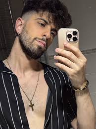 💎“Ho già vinto nella vita. Ora mi sto solo divertendo.”💎 • • • •  #followforfollowback #funny #crazy #photography #photooftheday #photoshoot  #italianboy #boys #🌈 #followforfollowback #selfiemoment #selfiemoments📷  #selfietime #🌈❤️ #loveislove ...