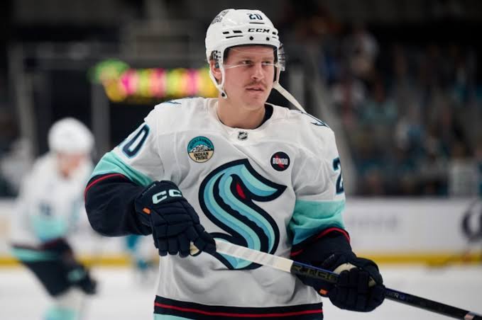Rangers agree to terms with F Eeli Tolvanen on 1-year deal | Reuters
