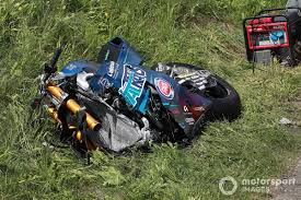Aber der sturz in der «sighting lap» ruinierte seine chancen. Moto2 Spielberg Schrotter Podium Wird Von Schwerem Sturz Uberschattet