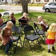 El escondite es un juego de niños de calle en el que se esconden mientras uno de ellos cuando termina una cuenta trata de encontrarlos. Juegos Populares Los 10 Mas Tradicionales