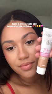 A Base Líquida com Protetor Solar FPS 30+ da Sarah's Beauty uniformiza o  tom da pele, tem cobertura leve a média e ainda cuida do seu rosto contra  os raios solares. Praticidade,