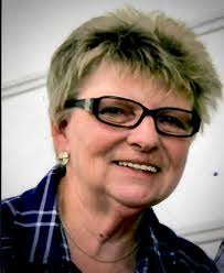 Cindy Bixler's Instagram, Twitter & Facebook