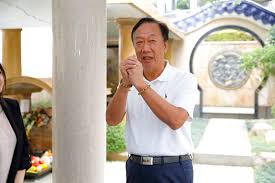 但有網友留言問，疫情指揮中心稱就算捐贈也要中央與原廠簽約採購，是否影響捐贈疫苗困難。 郭也親自回覆肯定表示，「會」，留言反再引起討 不過該網友追問，「請問郭董有什麼方式來應對？ 」郭即未再回應。 有趣的是，郭台銘的回覆也引發網友討論，有人就驚訝的留言「哇靠郭台銘也會看. Kplibh7qflbrkm