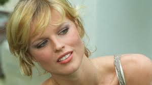 Früher hatte ich mit extremer mischhaut zu kämpfen, mittlerweile bin ich mit normaler haut gesegnet. Eva Herzigova In Den 90er Jahren War Die Modelbranche Noch Eine Andere Bilder Fotos Welt