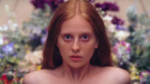 2019 folk horror film midsommar, directed by ari aster, was filmed in a variety of locations. Diese 4 Traditionen Im Film Midsommar Gibt Es Wirklich Wmn