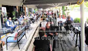 Στους αμιγείς κλειστούς χώρους εστιατορίων και καφέ, η πληρότητα θα μπορεί να φτάνει το 85%. M1202vg8ncdlhm