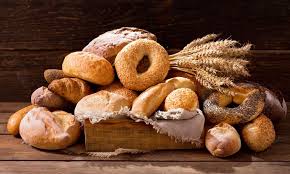 Berdasarkan jenis dasarnya, roti tawar hanya memiliki dua jenis yaitu white bread (roti putih yang terbuat dari orang eropa khususnya inggris sudah mengonsumsi jenis roti ini sejak tahun 1845. Yuk Ketahui 5 Jenis Roti Yang Paling Populer Di Dunia