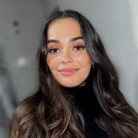 Leah Roach's Instagram, Twitter & Facebook