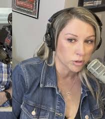 Amanda Degroat's Instagram, Twitter & Facebook