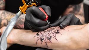 Shelby houlihan a annoncé lundi qu'elle avait reçu une suspension de quatre ans pour avoir été contrôlée positive à un stéroïde anabolisant, mais. Coronavirus Nc Man Arrested After Reopening Tattoo Parlor Despite Stay At Home Order Boston 25 News