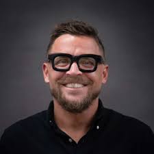 Rozhovor s Jiřím Vackem (merchprokapely.cz) by Podcast Rádia Pelhřimov