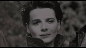 Juliette binoche 24 yaşında oynadığı, milan kundera`nın romanından uyarlanan philip kaufman`ın yönettiği varolmanın dayanılmaz hafifliği (the unbearable lightness of being) adlı filmle tanındı. Damage 1992 Photo Gallery Imdb