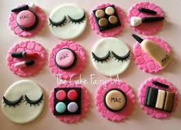 Today i bring you a #cosmetics #makeup beauty box #cake idea with edible toppers like lipsticks and nail polishes. Check Out This Item In My Etsy Shop Https Www Etsy Com Listing 641329837 Fashionista Makeup Set Cupcake Toppe Makeup Cupcakes Cupcake Toppers Cupcake Designs