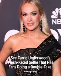 Carrie Underwood's fans are applauding her "natural" look as she toasts the  new season of American Idol. Read the story at the link in the comments  below.