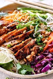 Side View Of Vietnamese Noodle With Rice Noodles Lemongrass Chicken Shredded Carrots Julienned Carrots Lemongrass Recipes Vermicelli Recipes Asian Recipes