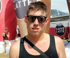 Nackter Mann im Zelt»