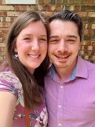 What attracts crowds at Silver Dollar City?