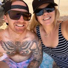 What are similar accommodations to Bay Shore Huts in Nusa Lembongan?