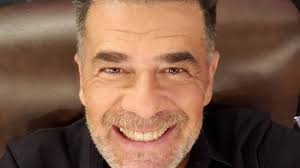 Im januar 2019 wurde das unternehmen in die heutige flaschenpost se umgewandelt. Julian Weich Fue Internado Por Coronavirus Esta Cansado Con Malestar General Afonico Y Con La Saturacion De Oxigeno Baja Radio Hits