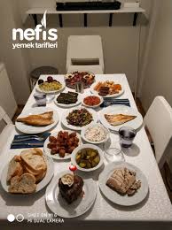 (evlilik teklifi, doğum günü, yıldönümü evlenme teklifi vb tercih ettiğiniz yeri komple mumlar, çok şık aksesuarlar, kırmızı kalp balonlar ve güllerle döşeyebilir, şık bir yemek masası. 1 Evlilik Yildonumu Menumuz Nefis Yemek Tarifleri