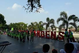 Ada perubahan tema lomba poster yang diselenggarakan tunas hijau bersama pemerintah kota surabaya. Kendalikan Sampah Plastik Jadi Tema Hari Lingkungan Hidup Republika Online