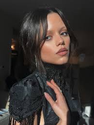 GOLDEN GLOBES 2026 x JENNA ORTEGA 💅🏽 @thuybnguyen 👗 @mrenriquemelendez  💇🏻‍♀️ @cesar4styles 💄 @melaniemakeup #goldenglobes2026 #thuybnguyen  #awardseason #sculptednails