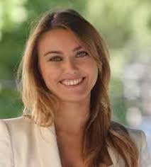 Anche la giornalista sabrina scampini rompe il silenzio e racconta di aver avuto un tumore. Biografia Di Sabrina Scampini Nel Castello Di Carta