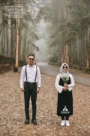 Penasaran gimana gaya pemotretan keluarga ruben onsu dengan tema hitam? Casual Pre Wedding Explore Tumblr Posts And Blogs Tumgir
