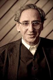 Se il latte va a male, diventa yogurt. Lo yogurt è più prezioso del latte.  Se peggiora ancora, diventa formaggio. Il formaggio è più prezioso sia  dello yogurt che del latte. E