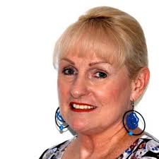 Las week I became Australian! I was welcomed to the ceremony by my ŋäṉḏi  clan Rirratjiŋu, embraced onto the stage by the song of the Gumatj Fire  #gurtha