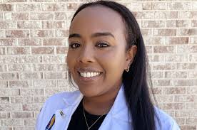 Saron Araya's Instagram, Twitter & Facebook