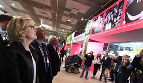 Pour les articles homonymes, voir chirac. Claude Chirac Decouvre L Hommage Rendu A Son Pere Au Salon De L Agriculture Paris 75000