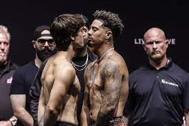 The fight between bryce and austin started when the pair sat down together to talk about their upcoming fight. How Much Are Austin Mcbroom And Bryce Hall Getting Paid For Their Fight In Youtubers Vs Tiktokers Draftkings Nation