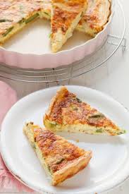 Spargelquiche Mit Weissem Und Grunem Spargel Emmikochteinfach Rezept Spargelquiche Rezepte Essen
