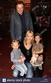 He was voted the country's best male singer in the annual český slavík (czech nightingale) national music award 42 times. Karel Gott Seiner Ehefrau Ivana Und Ihre Kinder Charlotte Ella Und Nelly Sophie Bei Der Vorstellung Der Lucie Bilas Neuen Albums Am Theater Ta Fantastika Prag Tschechische Republik 05 09 2010 Stockfotografie Alamy
